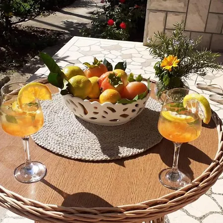 Citrus *